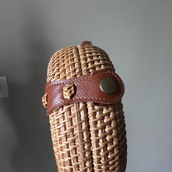 summer & rose Round Woven Crossbody - Picture 5 of 12